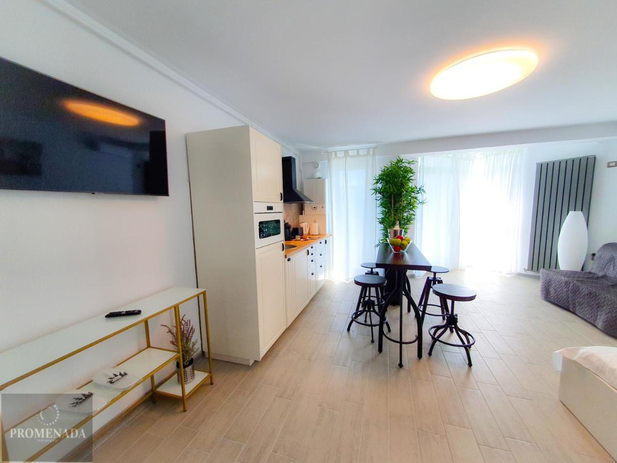 Coral Aparthotel Pool & Spa Mamaia Nord Navodari Ngoại thất bức ảnh